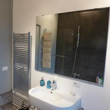 Fleming Apartment Rom
